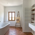 bathroom of masterbedroom