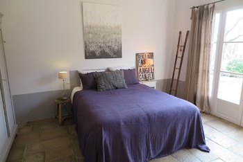 Guestroom holiday rental Cotignac Provence